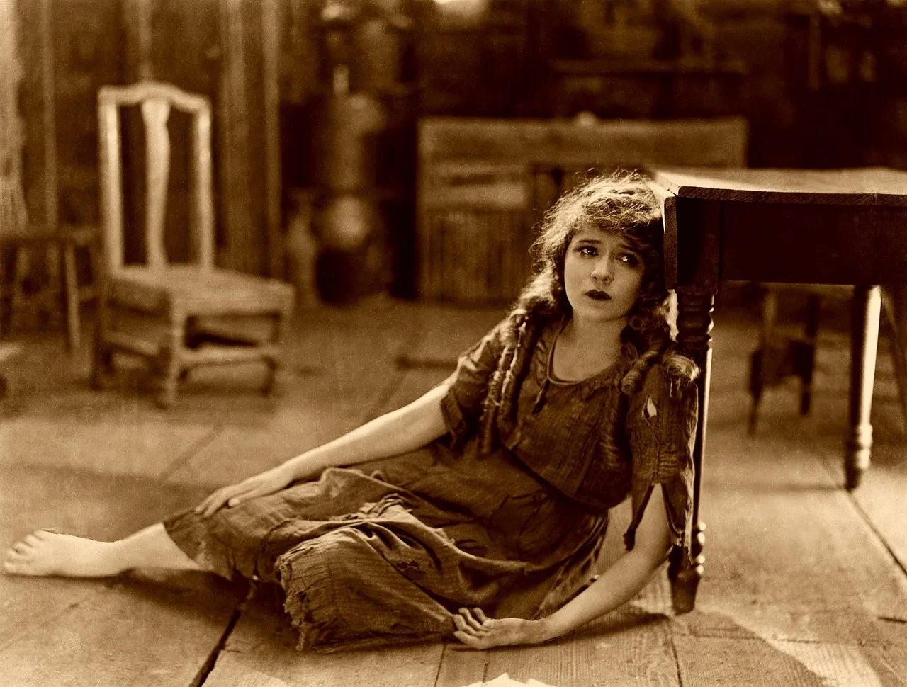 mary pickford, silent film, sad, sadness, poverty, crying, downtrodden, brown film, poverty, crying, crying, crying, crying, crying. 5 points worth checking on actors by era
