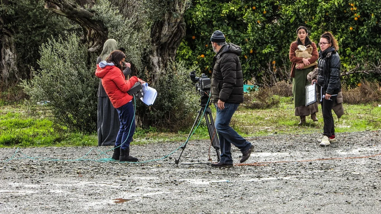 film crew, shooting film, movie, shooting, cameraman, filming, director, film crew, film crew, film crew, film crew, film crew, cameraman, director, director. How film actors' performances are built from coverage