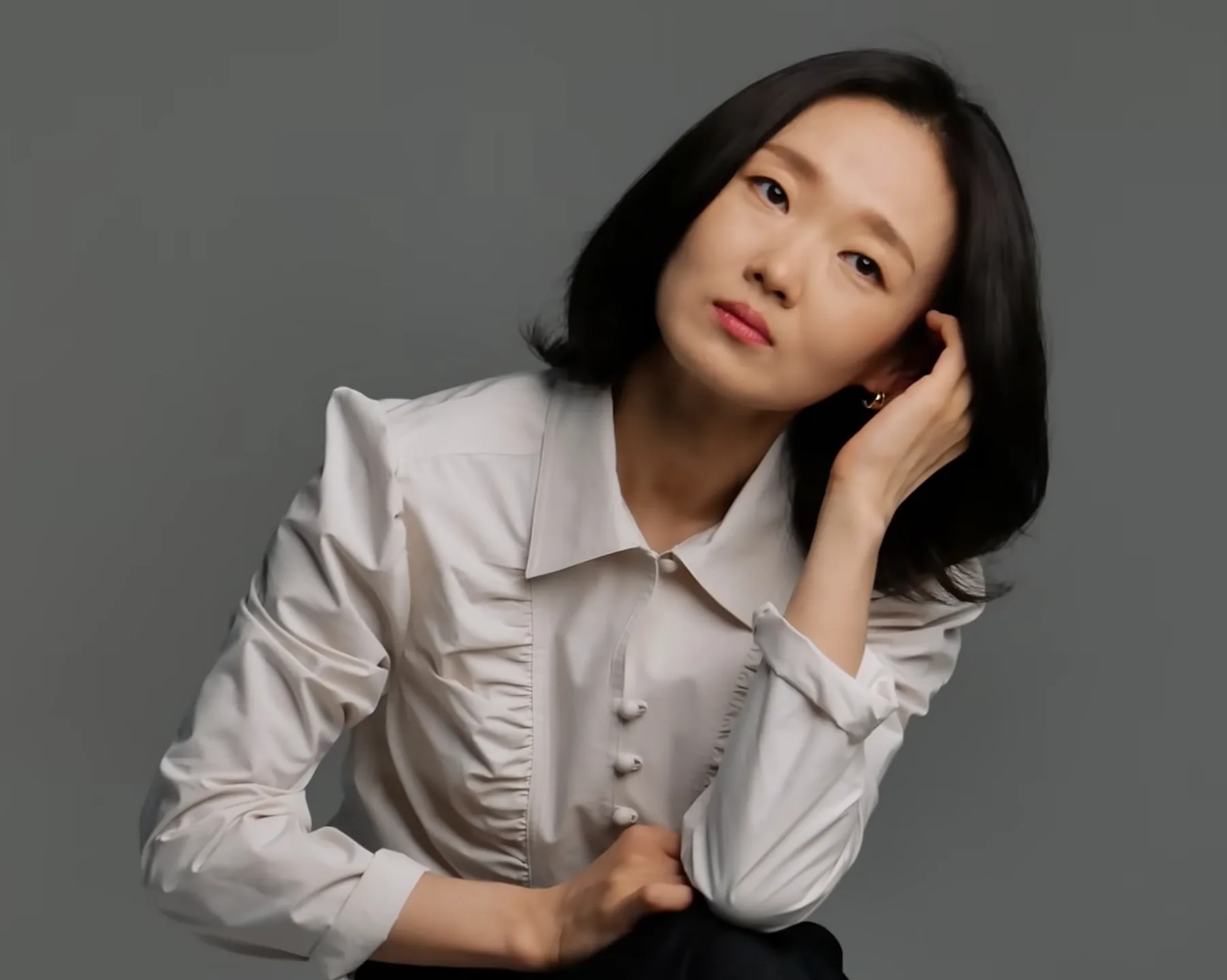 Actress Lee Bong-ryun in a photo shoot for Marie Claire Korea in 2021. Which K-drama actors directory fields are actually verified