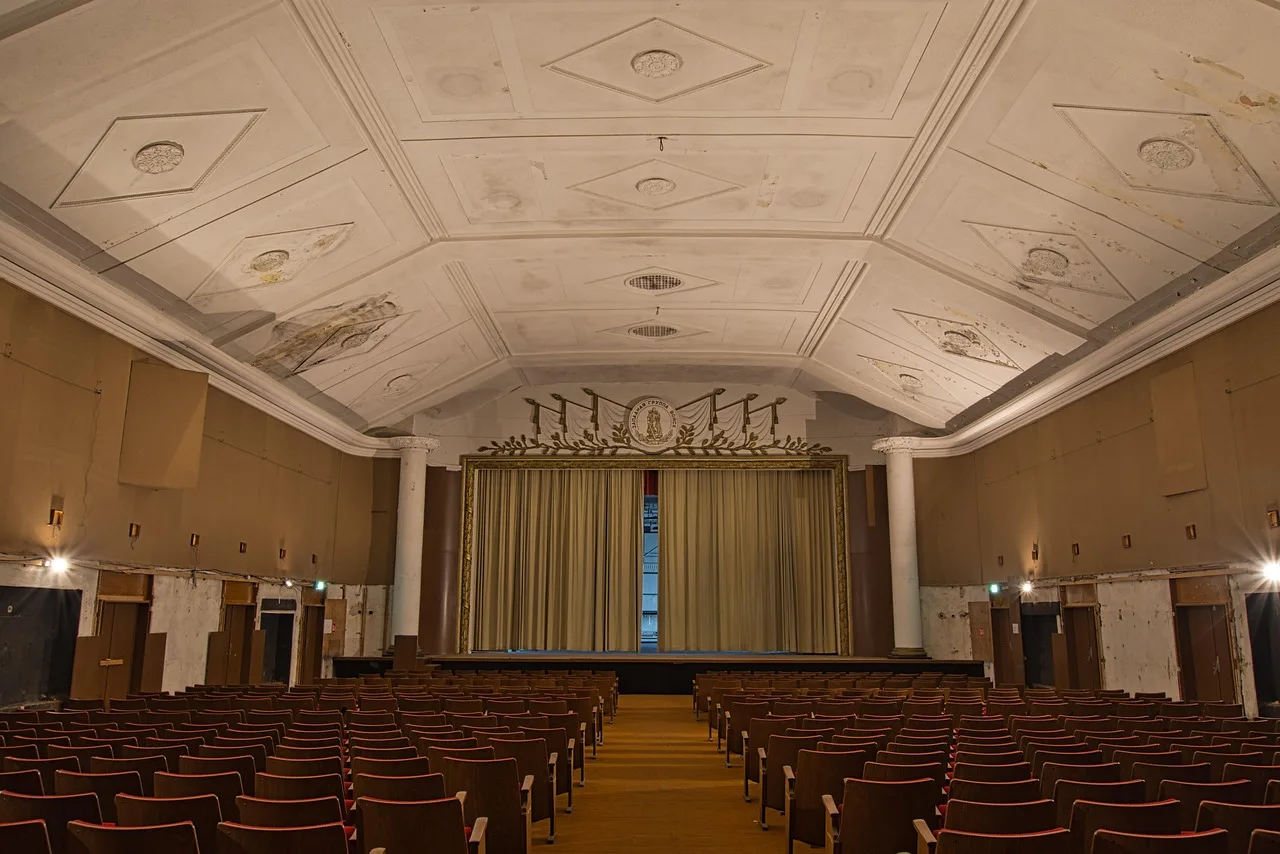 lost places, rows of seats, pforphoto, to forget, mood, seating, movie theater, abandoned, old, stage, mystical, architecture, the atmosphere, light, movie theater, movie theater, movie theater, movie theater, movie theater, stage, stage, stage. Stage and Broadway actor records: what decays fastest, what to verify