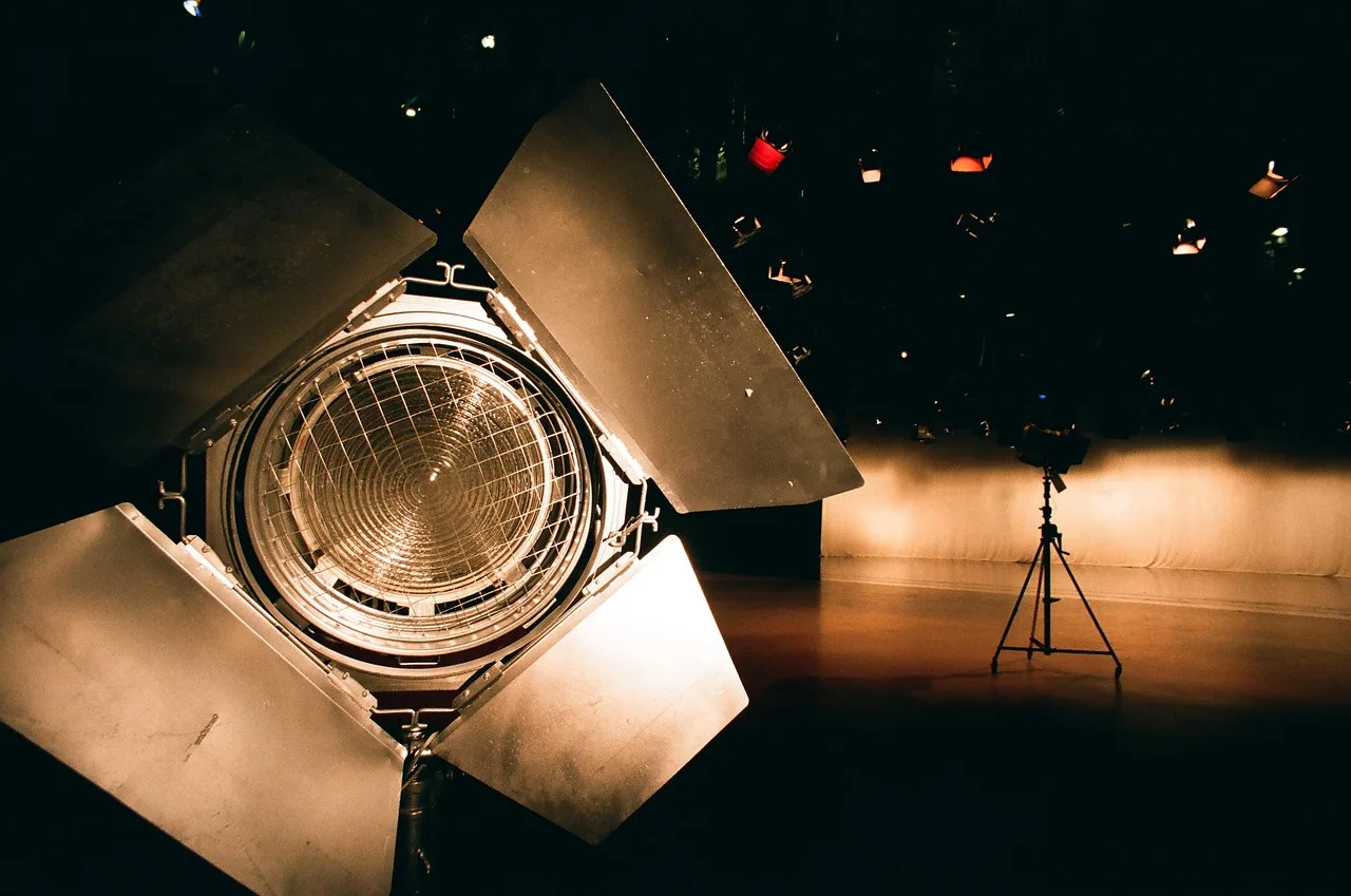 studio, equipment, film, light, spotlight, television, stage, cinema, broadcasting, black movie, black film, black spotlight. 5 honest notes on television actors by country