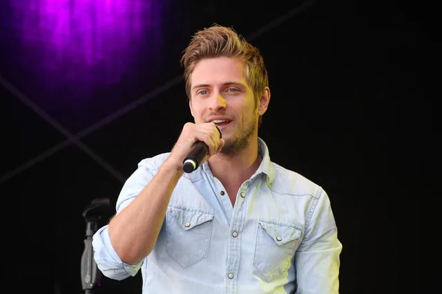 jörn schlönvogt, actor, singer, interpreter, bat, concert, live, actor, actor, actor, actor, actor, singer, singer, singer, singer. A television actor's credit ledger, field by field, to check directory data